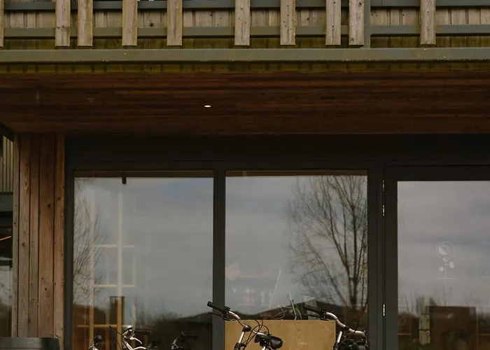 Basecamp Ξενοδοχείο 4*